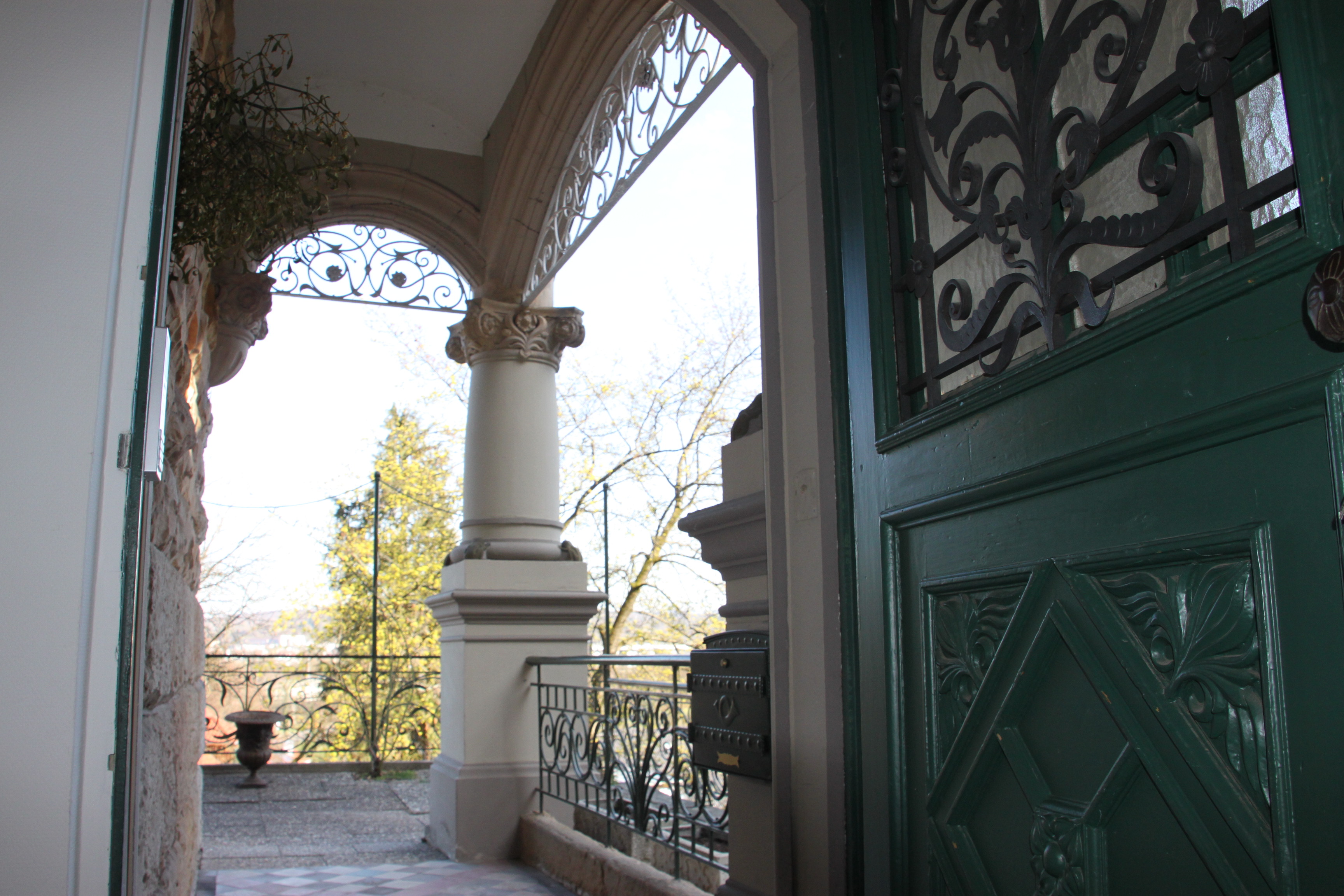 Yogakurs - Ammerbuch - Die Villa Cotta bereitet einen schönen Empfang. - yogaRaum Tübingen