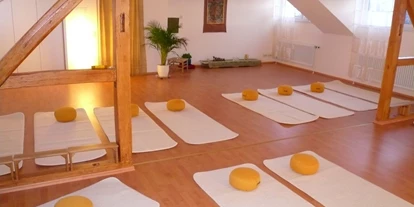 Yoga course - Kurse mit Förderung durch Krankenkassen - Region Schwaben - Der Übungsraum der Yoga-Akademie - Yoga Akademie Stuttgart (YAS)