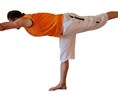 Yoga: Die Vergangenheit hinter sich lassen, in die Zukunft zeigen, fest im hier und jetzt stehen. - Anahata Yogastudio