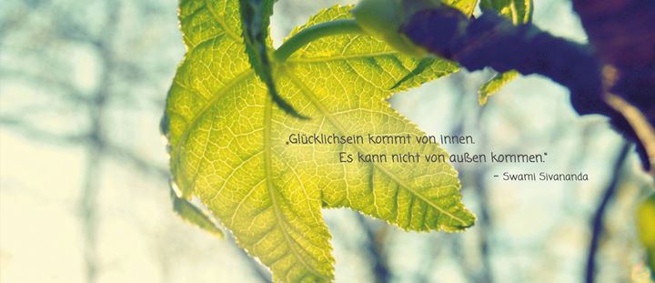 Clase de yoga - vorhandenes Yogazubehör: Stühle - Hesse - https://scontent.xx.fbcdn.net/hphotos-xtp1/t31.0-8/s720x720/11834807_895258620544593_2394588215258073308_o.jpg - Yoga-Studio Verena Becker