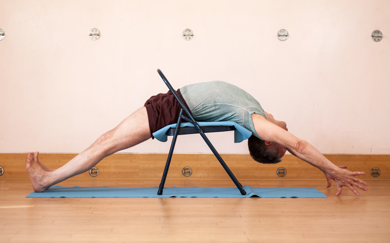 Yoga: Überm Stuhl - IYOGA