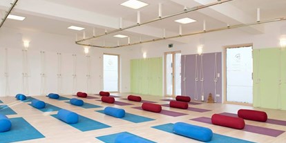 Yoga course - Aßling - https://scontent.xx.fbcdn.net/hphotos-ash2/t31.0-8/s720x720/10655296_929138723769777_7495370420048473792_o.jpg - Yoga Zentrum Straußdorf