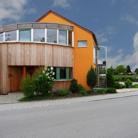 Yoga: Das Yogahaus ist ein baubiologisches Holzhaus. - Karin Kleindorfer - yogahaus-in-zuchering