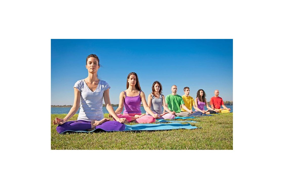 Yoga: https://scontent.xx.fbcdn.net/hphotos-xta1/t31.0-8/s720x720/1278118_330255127111927_1284758492_o.jpg - Yogaschule Bühler