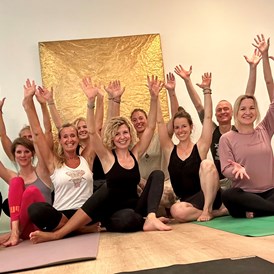 Yoga: Viele tolle Aus- und Fortbildungen in Yoga mit Veronika findest du hier: https://www.mahashakti-yoga.de/workshops/ - Veronika's MahaShakti Yoga