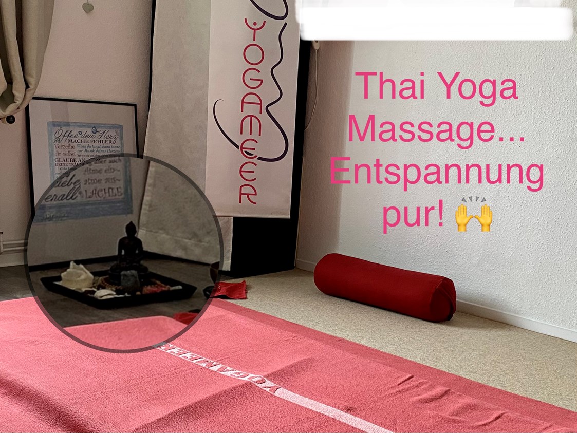 Yoga: Thai Yoga Massage…
In bequemer Kleidung empfangen Sie die Massage. Sanfte Bewegungen, Berührungen dehnen und lockern den Körper.  - YOGA MEER - Corinna Lange