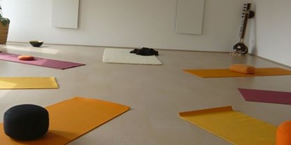 Yoga course - Wegberg - https://scontent.xx.fbcdn.net/hphotos-prn2/t31.0-8/s720x720/10505009_608016535964364_2479800643827672694_o.jpg - Shivas Garten, Schule für Yoga und Musik