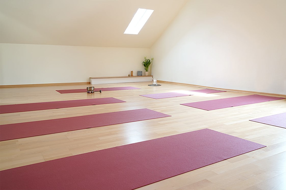 Yoga: Yoga für Bewegung und Entspannung. Finde deine Ausgeglichenheit - YOGAwelten - Studios & Akademie