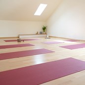 Yogakurs - Yoga für Bewegung und Entspannung. Finde deine Ausgeglichenheit - YOGAwelten - Studios & Akademie
