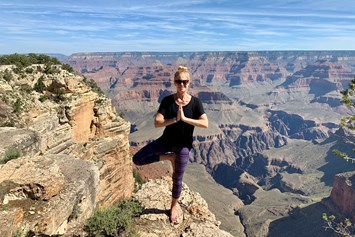 Yoga: Julia Scherer | happyJ Yoga & Travel