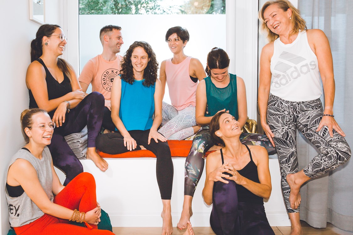 Yoga: Das sind wir, das Team von La Casita de Yoga:
Marga, Eva, Delia, Eric, Sabrina, Josephine, Christine und Saskia - La Casita de Yoga