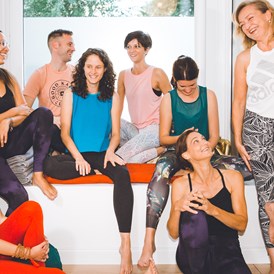 Yoga: Das sind wir, das Team von La Casita de Yoga:
Marga, Eva, Delia, Eric, Sabrina, Josephine, Christine und Saskia - La Casita de Yoga