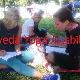 Yoga: AYURVEDA & YOGA = DREAM-TEAM
 - Thai Yoga Sensitive Michaela Wittmann Yoga, Ayurveda & Reisen