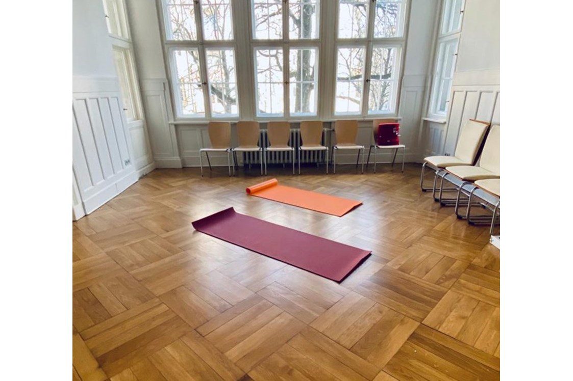 Yoga: Yoga-Anfängerkurs am Bayerischen Platz in Berlin-Schöneberg - meraneum - prevention center