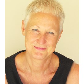 Yogalehrer Ausbildung: Leitung:
Jeannette Krüssenberg - Essenz Dialog®Coaching Ausbildung-eine mediale Coachingasubildung