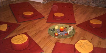 Yogakurs - vorhandenes Yogazubehör: Sitz- / Meditationskissen - Rheinhessen - Heidi Conradt-Kramlinger / Praxis für köperorientierte Selbsterfahrung