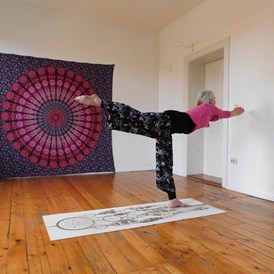 Yoga: Mit Yoga durch die Pandemie

Besuche unsere Online-Yogastunden, übe mit unseren Audio-Aufnahmen, benutze unser Online-Buch „Asana-Basis“ , besuche eine Privatstunde bei Katrin oder Rolf - YogaWege Brandenburg