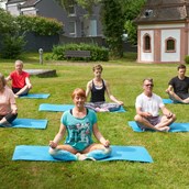 Yogakurs - Yoga und Entspannung unter freiem Himmel. - Auszeit