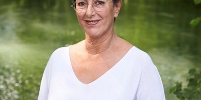 Yoga course - Paderborn Schloß Neuhaus - Hypnosepraxis Rosemarie Unterberg