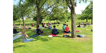 Yoga course - YOGA SONN TAG - Spendenaktion für Streuobstbäume