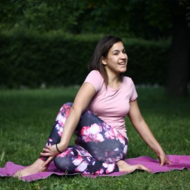 Yoga: Twist and Smile - Yordanka Naydenova