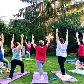Yoga: Outdooryoga Kurs für Frauen in Pfungstadt bei Darmstadt - Beate Ihrig / Pause vom Alltag