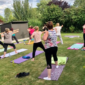 Yoga: Bei schönem Wetter Outdooryoga in Pfungstadt bei Darmstadt - Beate Ihrig / Pause vom Alltag