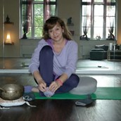 Yogakurs - Andrea Schreiber - Yogalehrerin und Inhaberin von ASana YOGA MAINZ - ZEIT NUR FÜR DICH - Yoga-Privatstunde 1:1