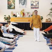 Yogakurs - Charity Yogastunde für Indien mit Sukadev