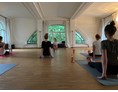 Yoga: Ich biete Yoga-Kurse zurzeit ausschließlich in geschlossenen Gruppen von maximal 10 Teilnehmer:innen an. - Yoga | Theresia Vinyasa Flow