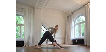 Yoga - Hamburg-Umland - Ich gebe gerne Hilfestellungen für eine anatomisch korrekte Ausführung der Asanas. - Yoga | Theresia Vinyasa Flow
