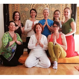 Yogalehrer Ausbildung: Yoga-Lehrerausbildung, Abschlussfoto, Klagenfurt, Yoga-Schule Kärnten - YVO Zertifizierte Yoga-LehrerIn Ausbildung 200+ Stunden
