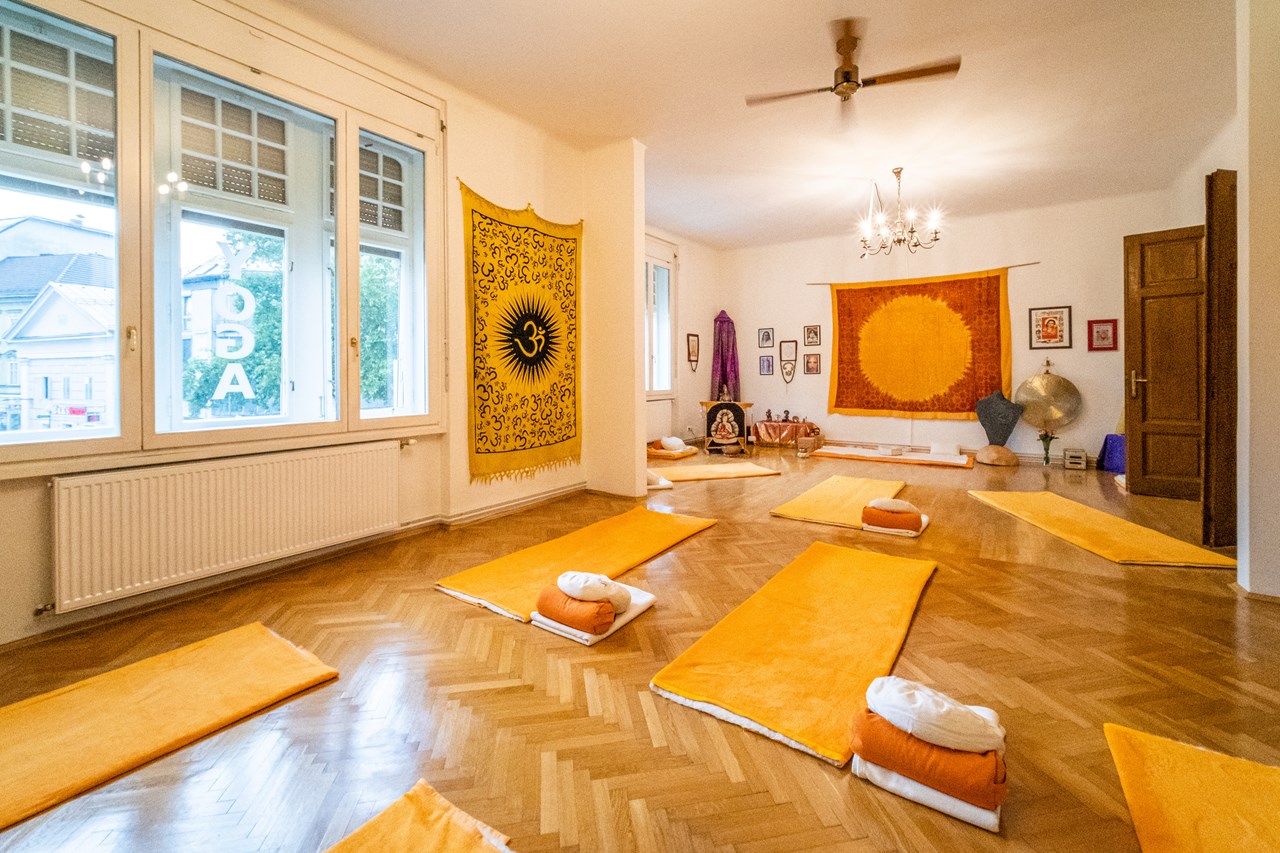 YVO Zertifizierte Yoga-LehrerIn Ausbildung 200+ Stunden Unsere Räumlichkeiten Yoga-Lehrerausbildung Raum 1