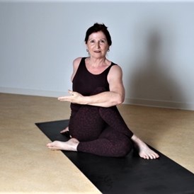 Yoga: Jutta Gründler
Yoga | Ayuryveda | Prävention  -  YuttaYoga Anusara Elements Yoga, Pränatal Yoga