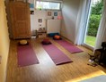 Yoga: YuttaYoga - Dein individueller Yogaraum für 1 - 3 TeilnehmerInnen in Biebernsee 🧘‍♀️💎😍 -  YuttaYoga Anusara Elements Yoga, Pränatal Yoga