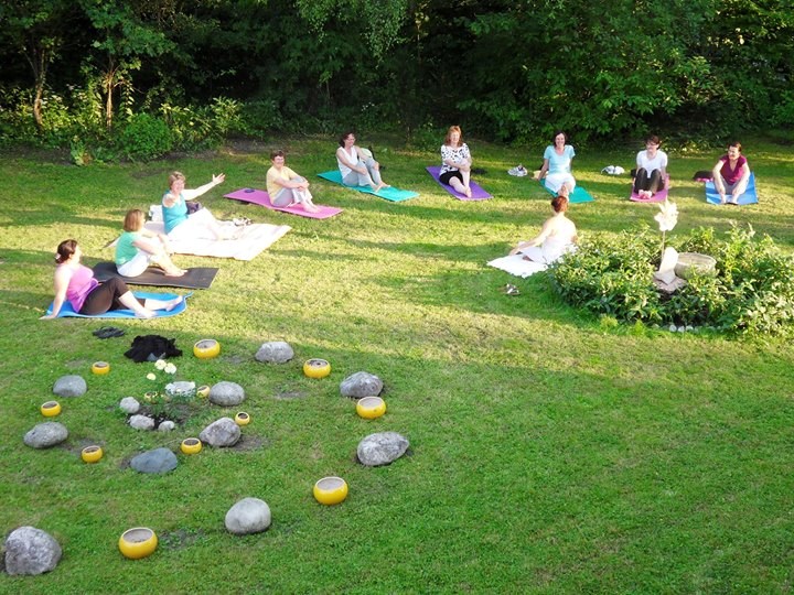 Yoga: https://scontent.xx.fbcdn.net/hphotos-frc1/t31.0-0/q86/p180x540/1913305_545273012255619_268107571_o.jpg - Yogaschule & Energiezentrum Mathilde Voglreiter