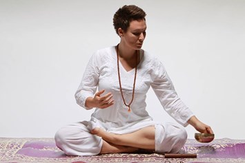 Yoga: https://scontent.xx.fbcdn.net/hphotos-xpa1/t31.0-8/s720x720/1800087_468917536544129_55759504_o.jpg - Prana Sukha Yoga School
