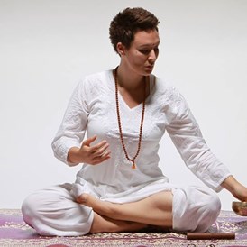 Yoga: https://scontent.xx.fbcdn.net/hphotos-xpa1/t31.0-8/s720x720/1800087_468917536544129_55759504_o.jpg - Prana Sukha Yoga School