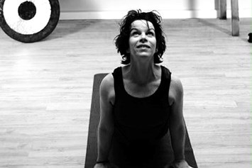 Yoga: https://scontent.xx.fbcdn.net/hphotos-ash2/t31.0-0/p480x480/10694388_326425247538684_3211213107643022775_o.jpg - Chi Yoga Regensburg