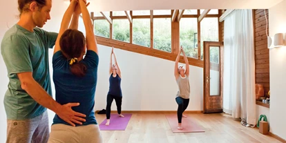 Yoga course - Art der Yogakurse: Geschlossene Kurse (kein späterer Einstieg möglich) - Yoga Atelier Gmuend