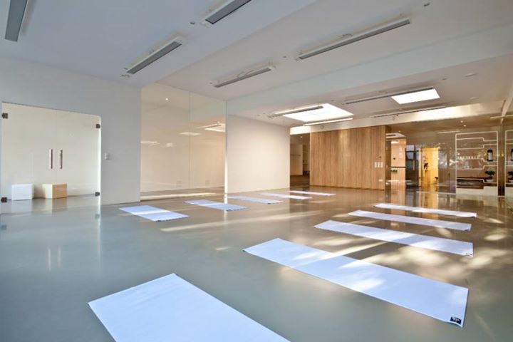 Clase de yoga - Wien-Stadt Alsergrund - https://scontent.xx.fbcdn.net/hphotos-xap1/v/t1.0-0/p480x480/1920009_968999423183950_2865567054959555437_n.jpg?oh=28599cbe99a1b856686ab3ddc9fe9c59&oe=57956417 - Bikram Yoga Schönbrunn