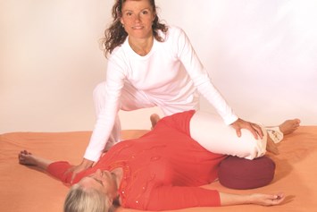 Yogalehrer Ausbildung: Thai Yoga Massage Ausbildung mit Yoga & Meditation