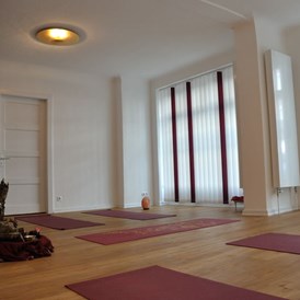 Yoga: Das Yoga Studio im Lattenkamp 13 - Yoga Heilpraxis