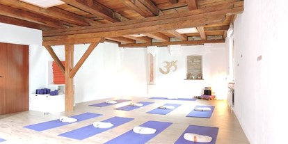 Yoga course - PLZ 87435 (Deutschland) - https://scontent.xx.fbcdn.net/hphotos-xaf1/t31.0-0/p180x540/1597116_858787194176343_5237617994100171870_o.jpg - Ananda Yoga Zentrum - Kempten