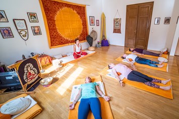 Yoga: online Yoga-Kurse aus der Yoga-Schule Kärnten, Klagenfurt - Yoga-Schule Kärnten