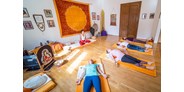Yoga - vorhandenes Yogazubehör: Yogablöcke - online Yoga-Kurse aus der Yoga-Schule Kärnten, Klagenfurt - Yoga-Schule Kärnten