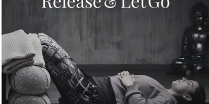Yogakurs - vorhandenes Yogazubehör: Stühle - Deutschland - Release & Let Go