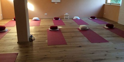 Yoga course - PLZ 93049 (Deutschland) - https://scontent.xx.fbcdn.net/hphotos-xlf1/t31.0-8/s720x720/12710822_493307040880516_215498030545249846_o.jpg - Namaste Yogaschule Lappersdorf  Ulli Skolny Yogalehrerin