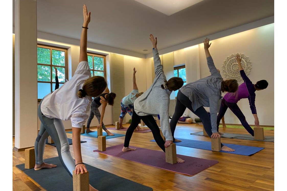 Yoga: AYA Teacher Training 200h und 300h - YOGA freiraum