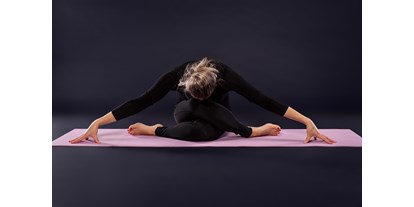 Yogakurs - Erreichbarkeit: sehr gute Anbindung - Hessen - Feel The Flow Yoga  - Online Yoga Adventskalender